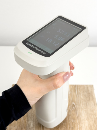 Спектрофотометр портативный DS-700D (геометрия d/8°, апертура 11мм)  с поверкой