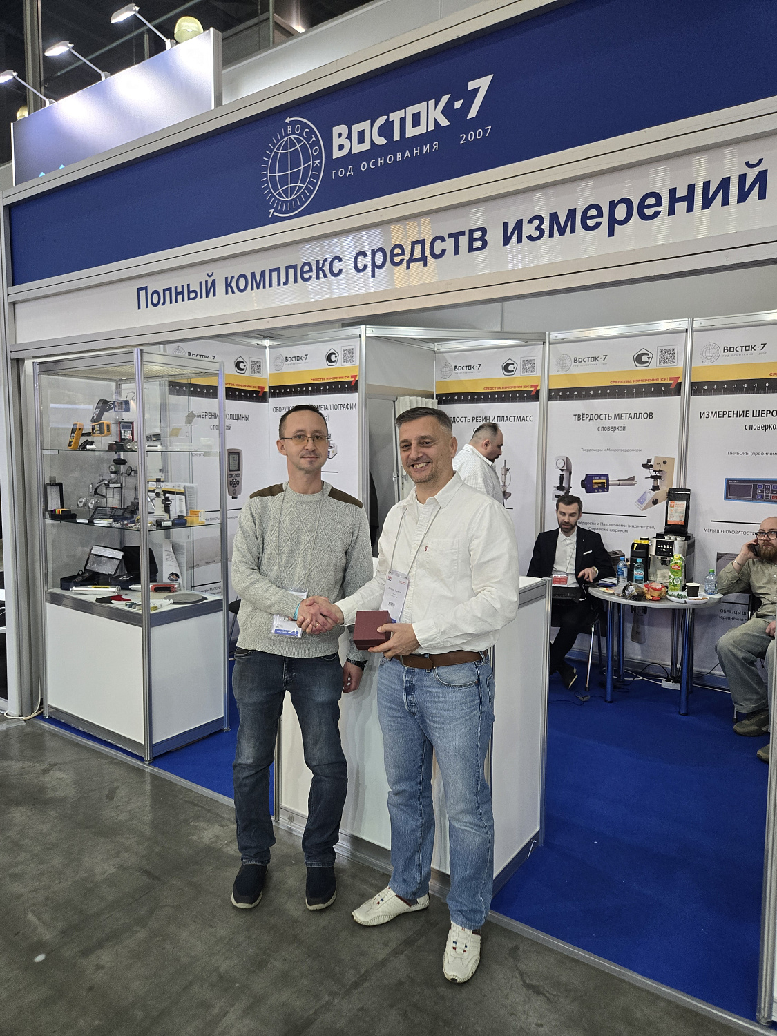 Выставка NDT 2025 - награждение фирменными часами "Восток-7"