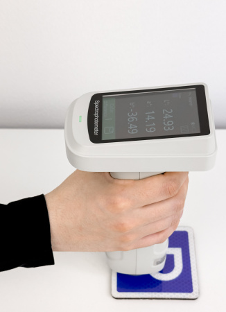 Спектрофотометр портативный DS-700D (геометрия d/8°, апертура 11мм)  с поверкой