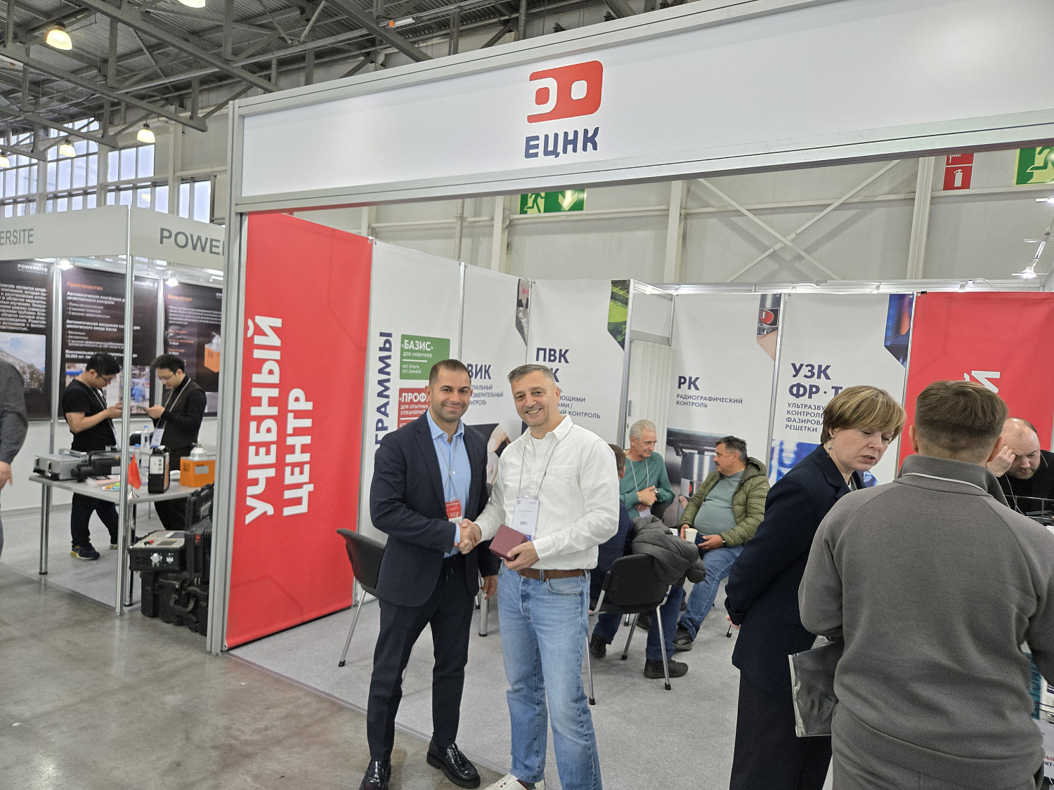 Выставка NDT 2025 - награждение фирменными часами "Восток-7"