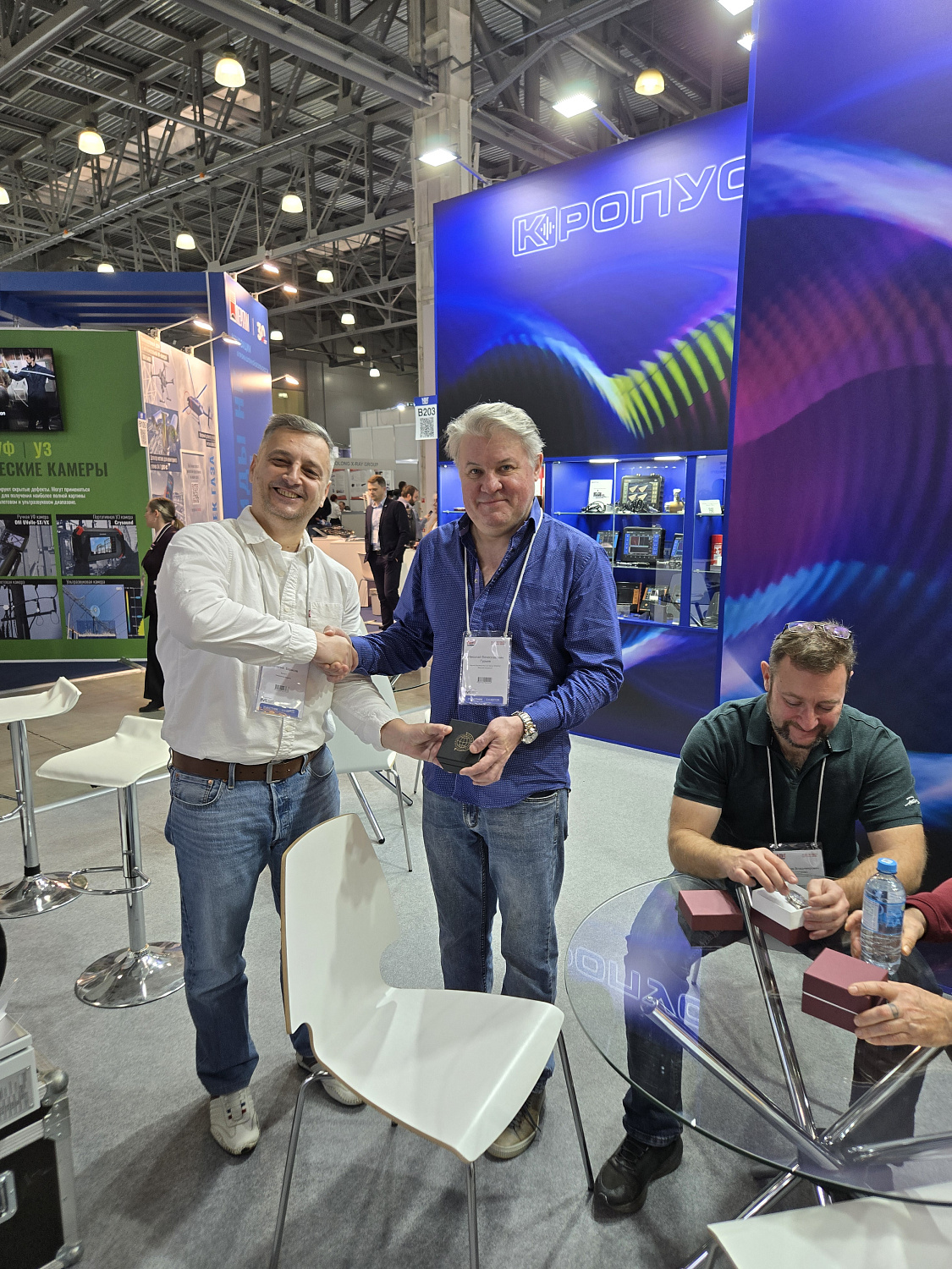 Выставка NDT 2025 - награждение фирменными часами "Восток-7"